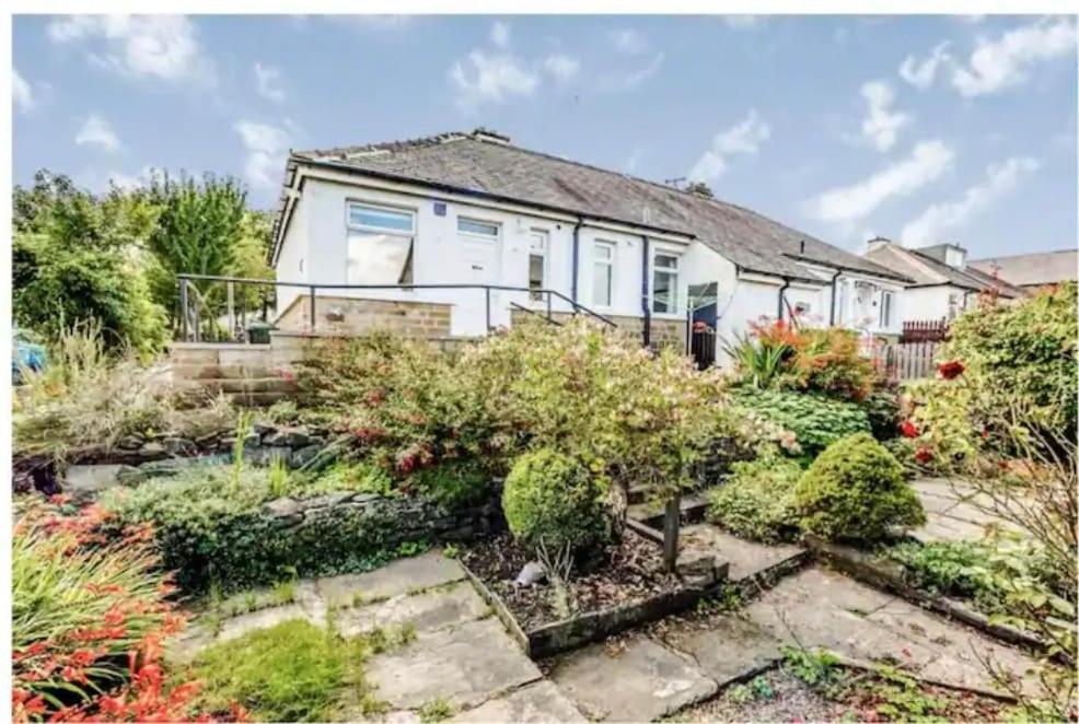 Semidetached Bungalow Huddersfield Bagian luar foto